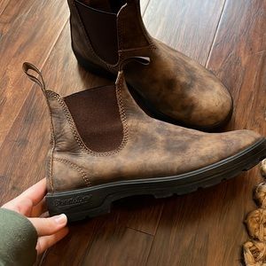 Blundstones AU 5.5